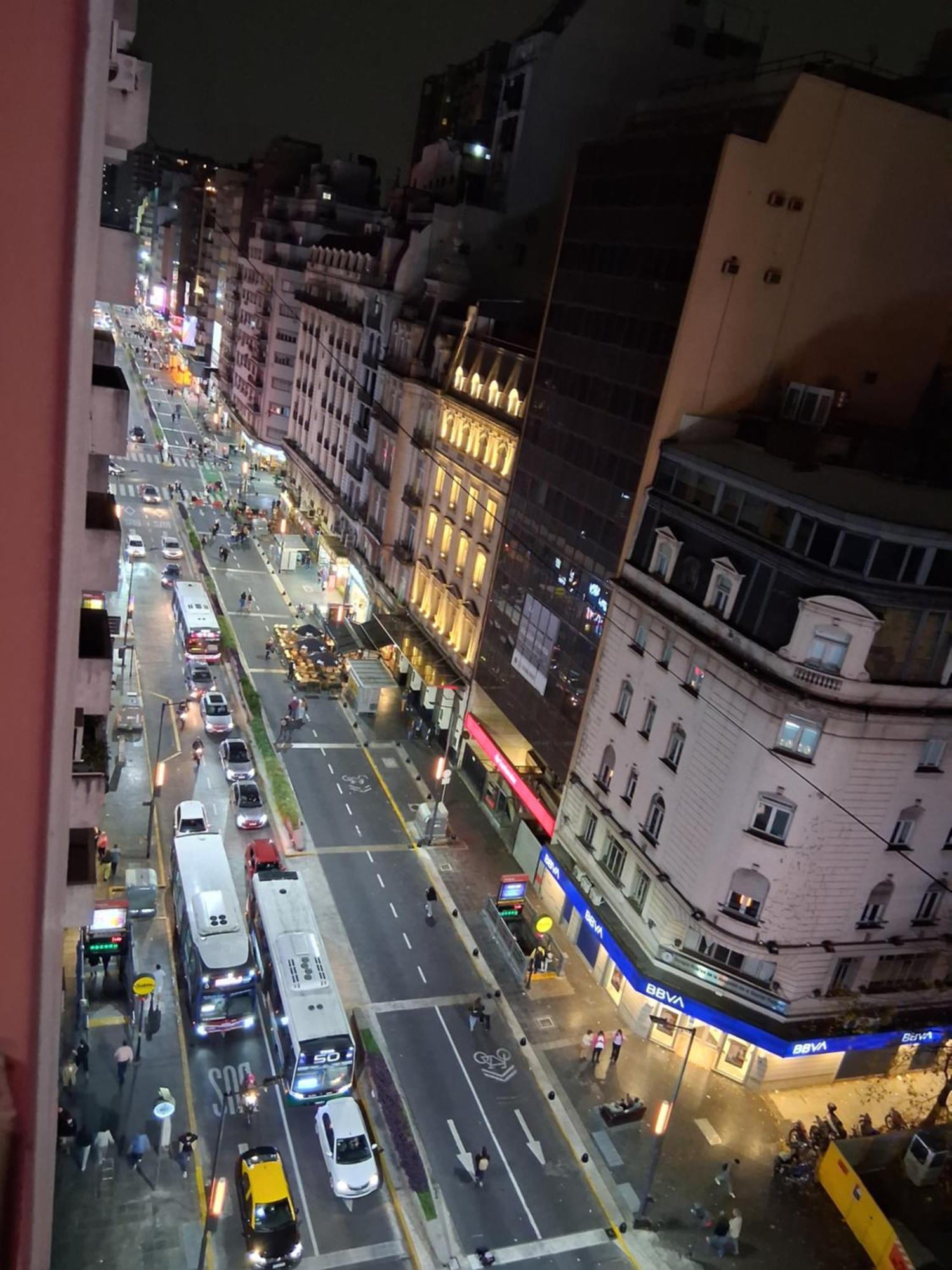4 Ventanales Sobre La Avenida Corrientes Apartment Buenos Aires Luaran gambar