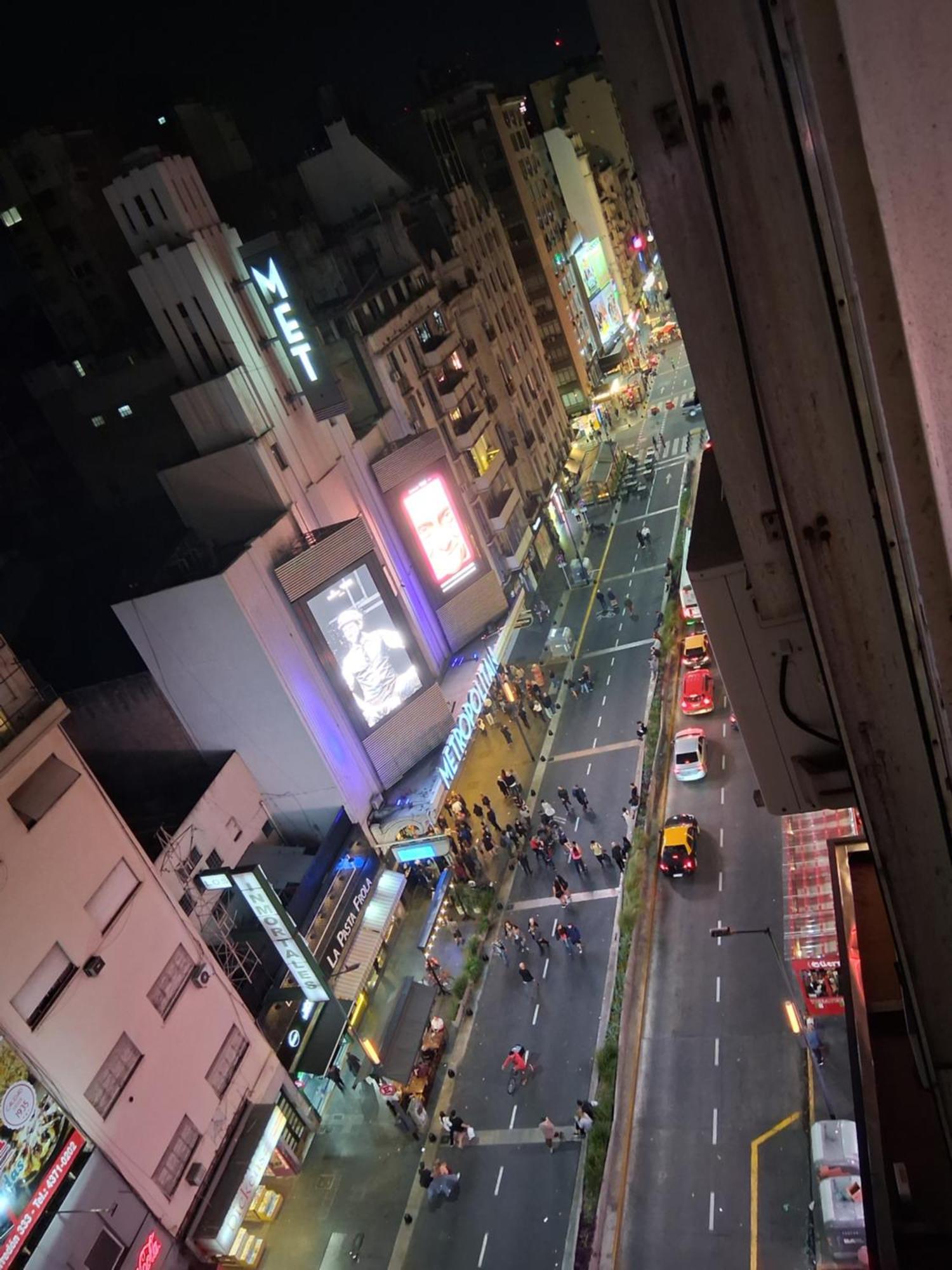 4 Ventanales Sobre La Avenida Corrientes Apartment Buenos Aires Luaran gambar